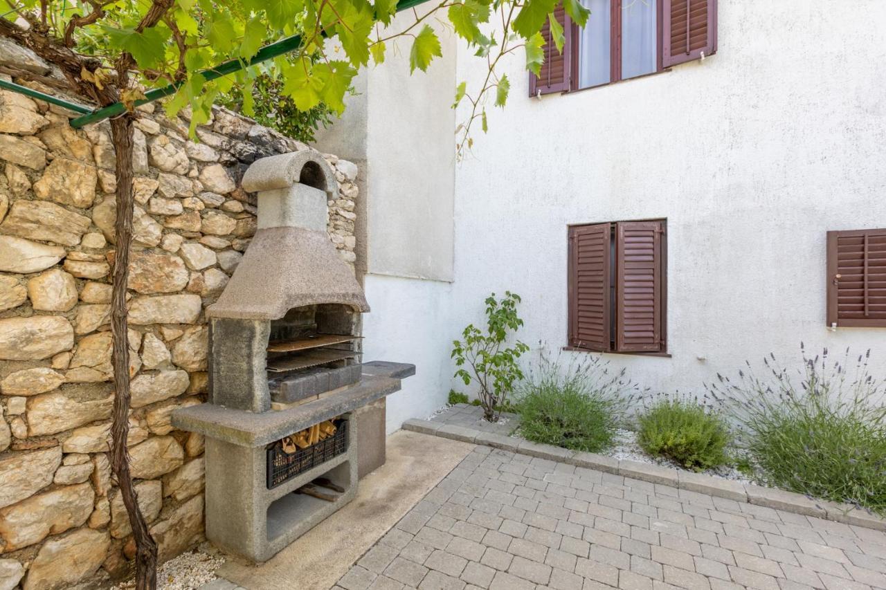 Home Away From Home With A Heated Pool Punat Εξωτερικό φωτογραφία