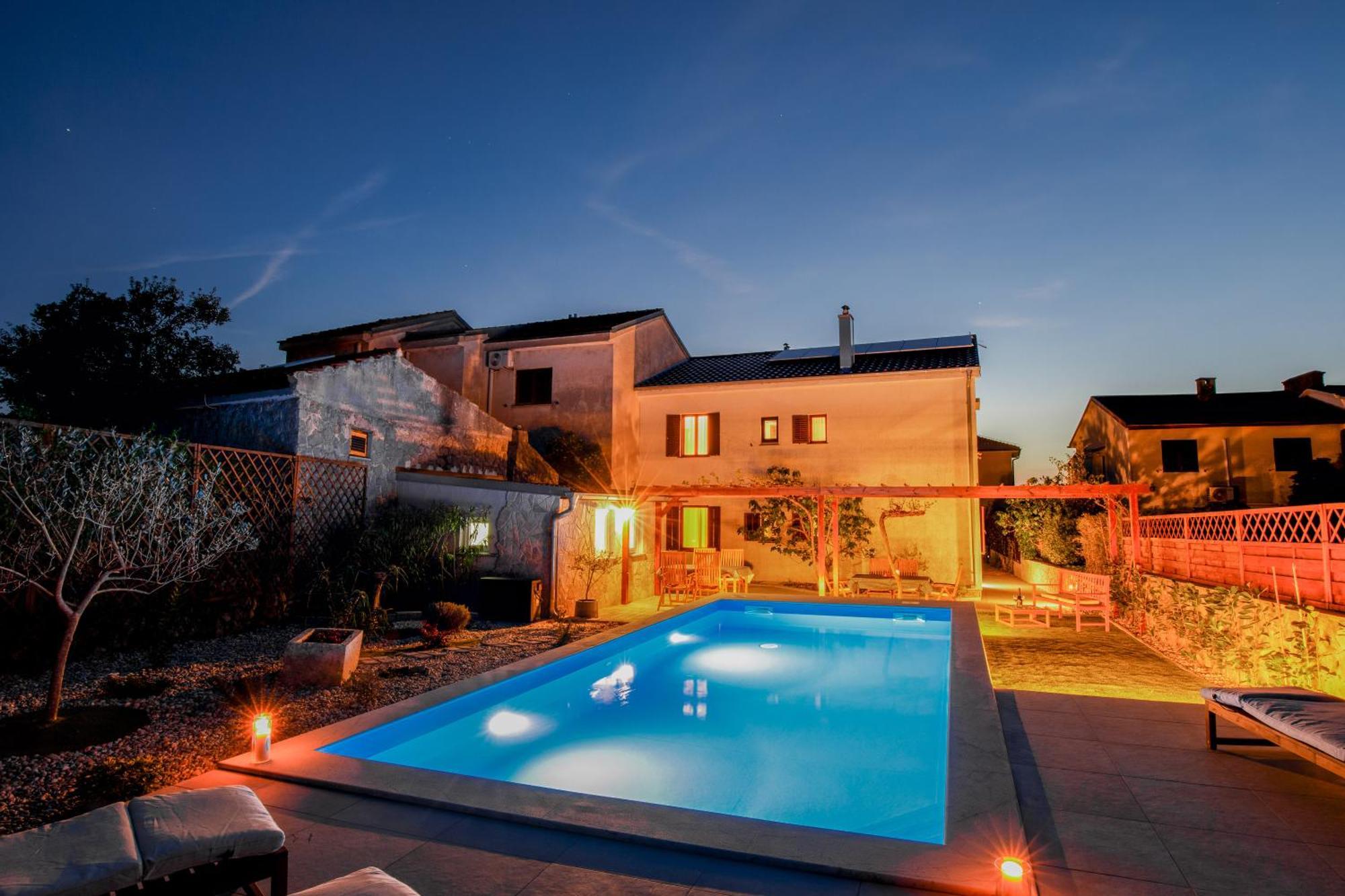 Home Away From Home With A Heated Pool Punat Εξωτερικό φωτογραφία