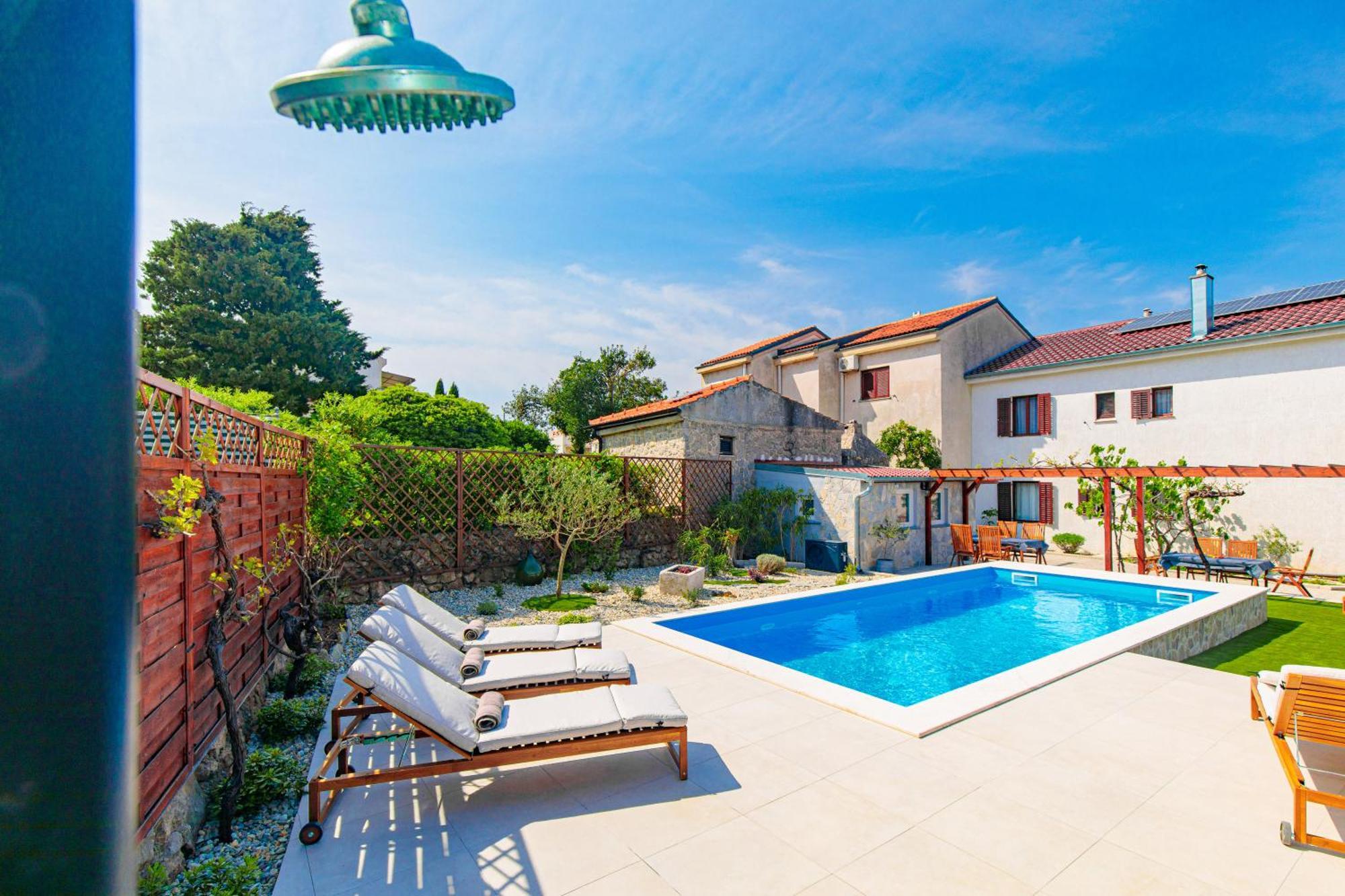 Home Away From Home With A Heated Pool Punat Εξωτερικό φωτογραφία