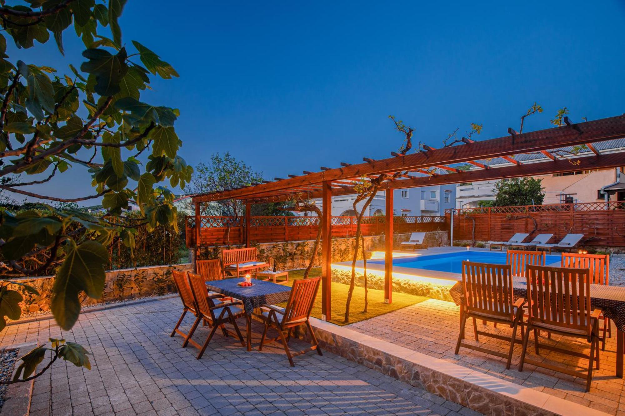 Home Away From Home With A Heated Pool Punat Εξωτερικό φωτογραφία