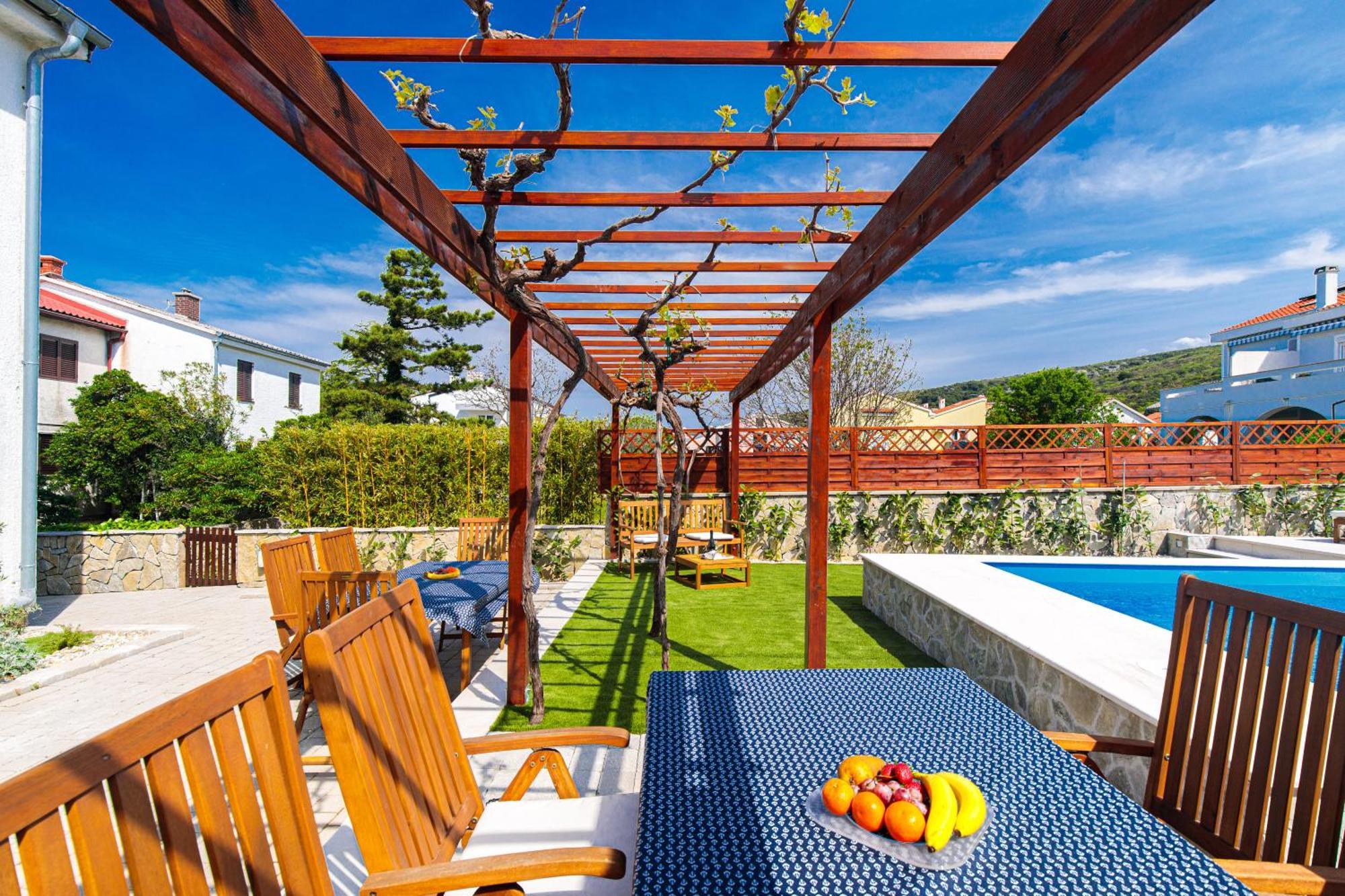 Home Away From Home With A Heated Pool Punat Εξωτερικό φωτογραφία