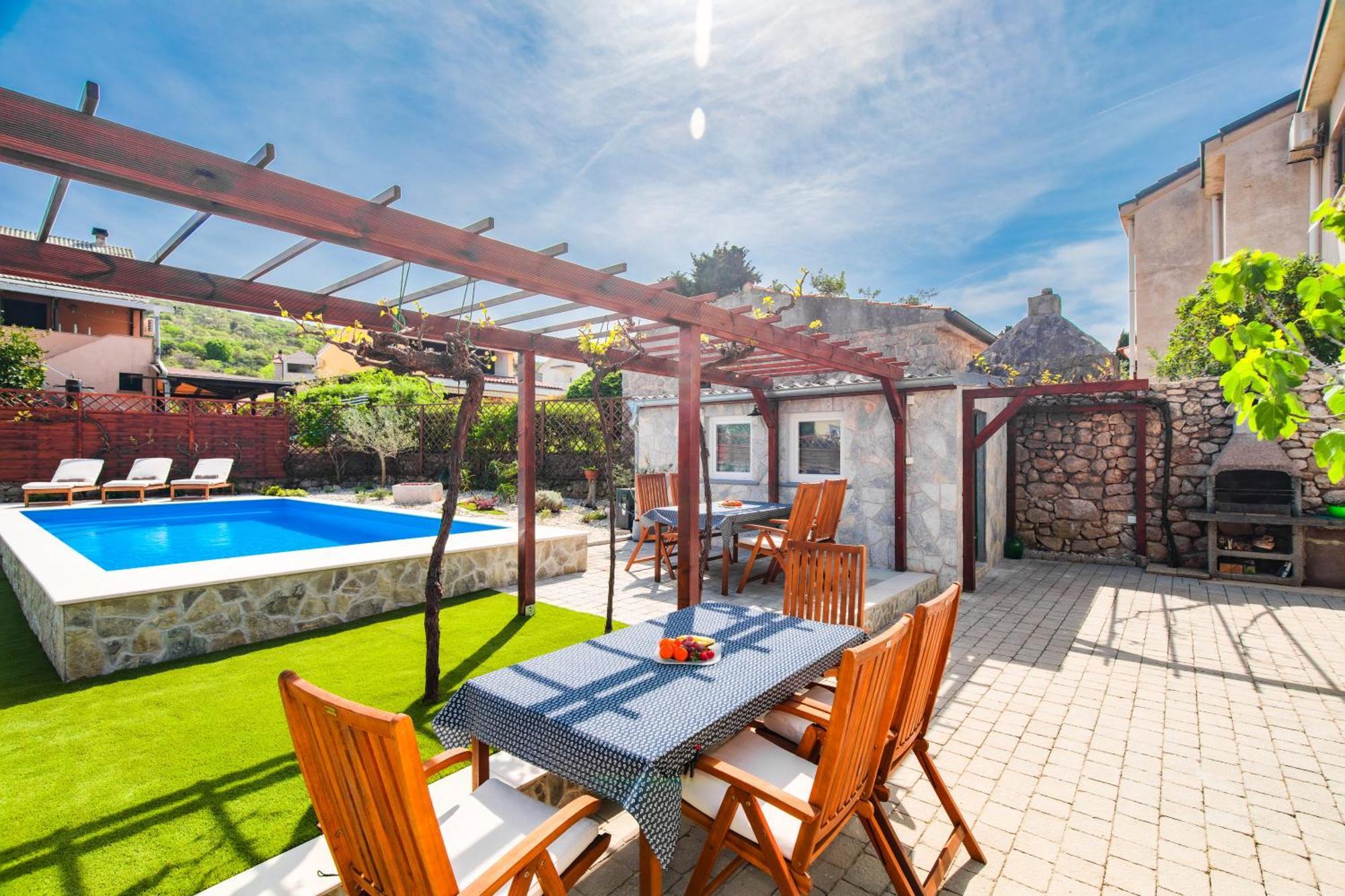 Home Away From Home With A Heated Pool Punat Εξωτερικό φωτογραφία