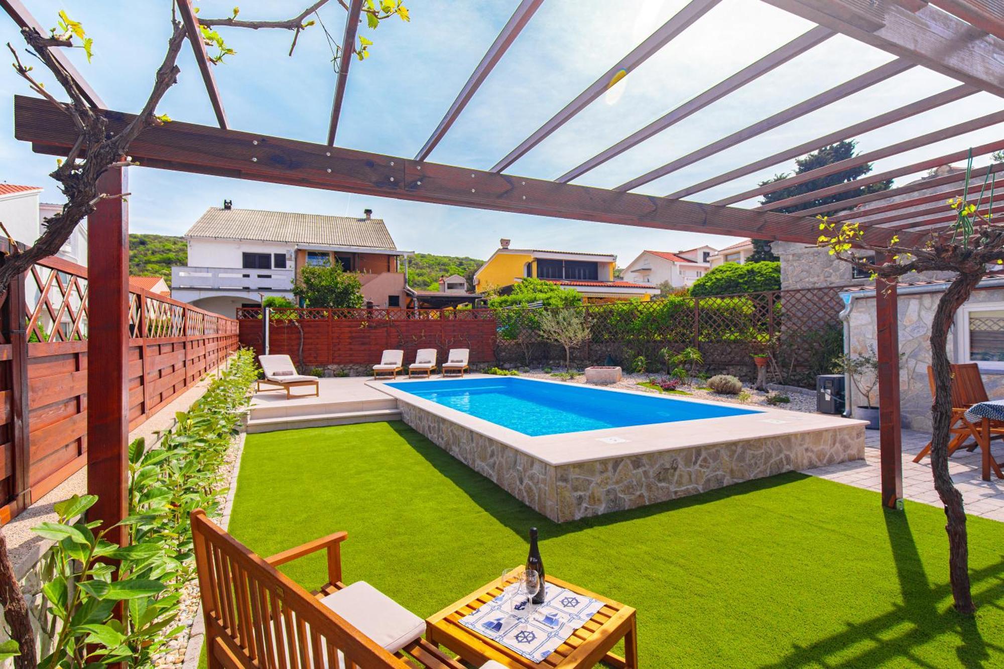 Home Away From Home With A Heated Pool Punat Εξωτερικό φωτογραφία