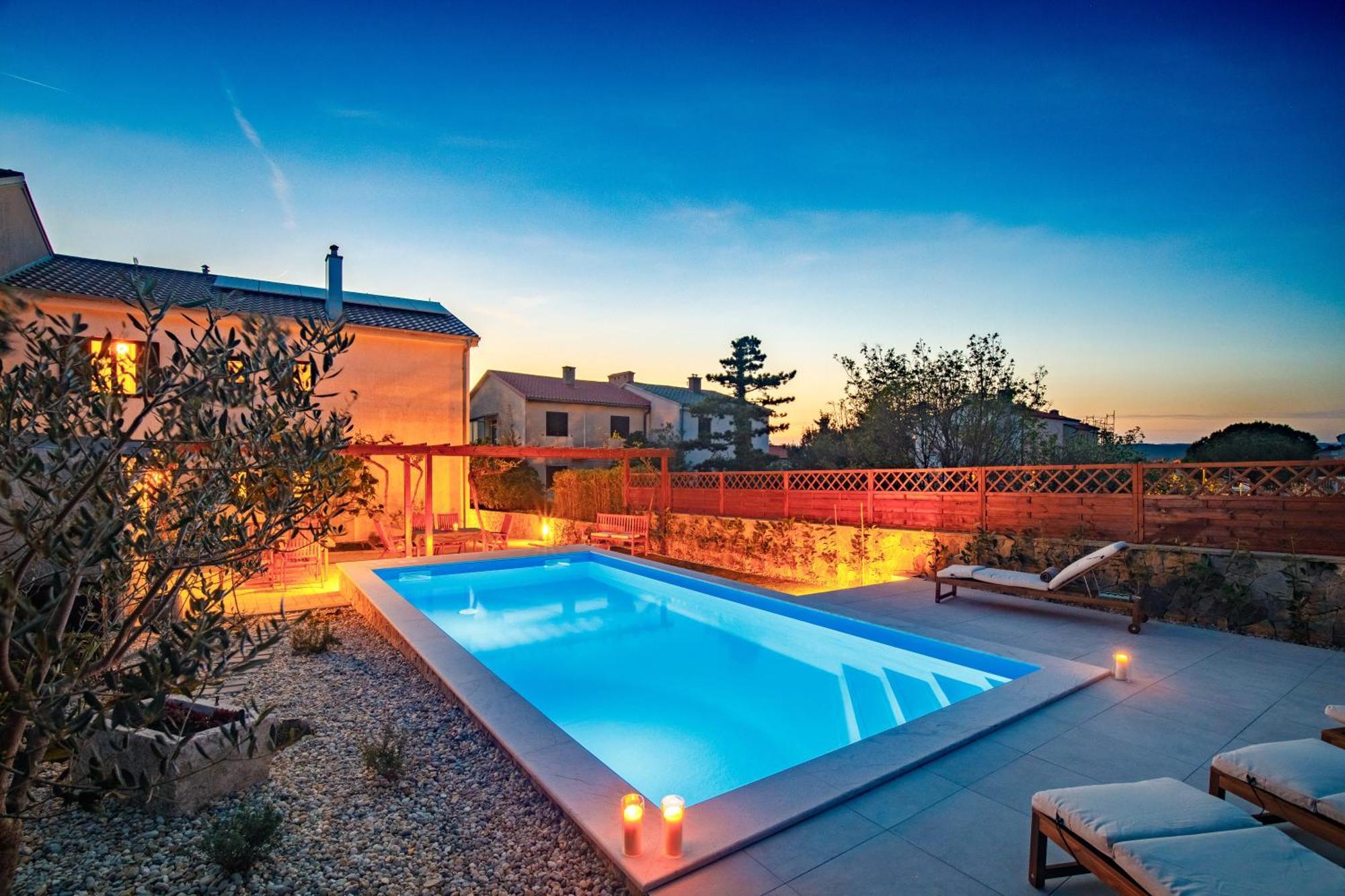 Home Away From Home With A Heated Pool Punat Εξωτερικό φωτογραφία