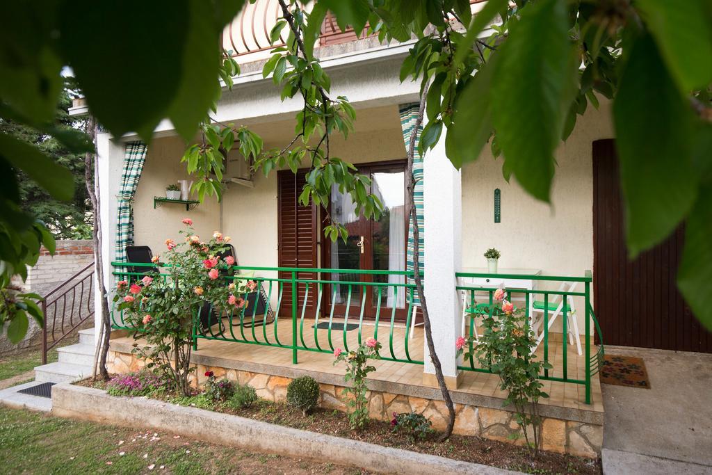 Home Away From Home With A Heated Pool Punat Εξωτερικό φωτογραφία