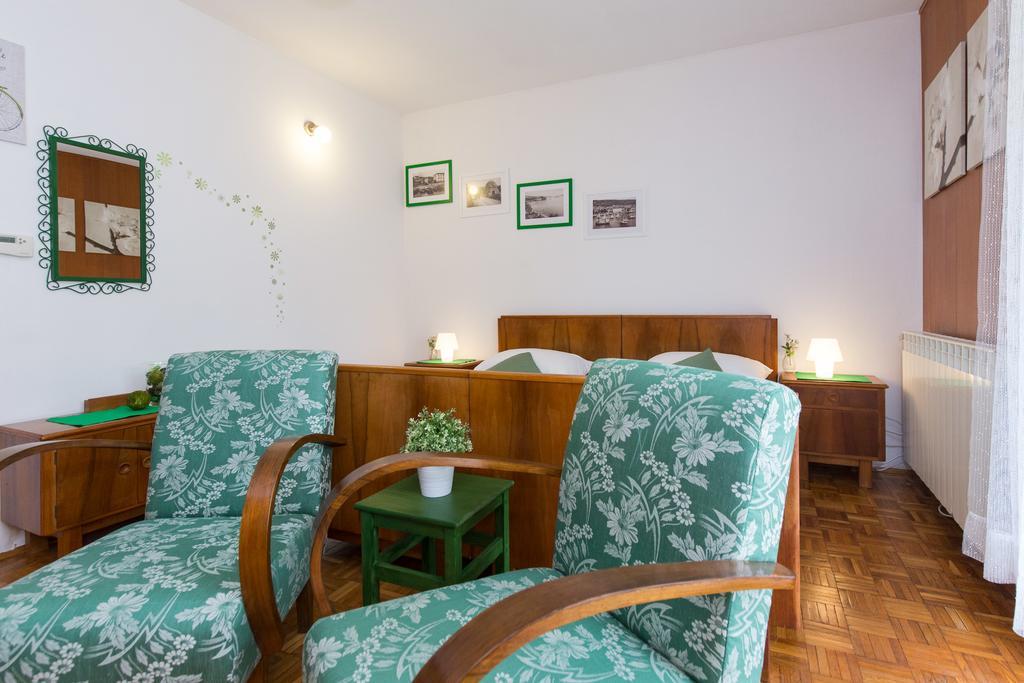 Home Away From Home With A Heated Pool Punat Εξωτερικό φωτογραφία